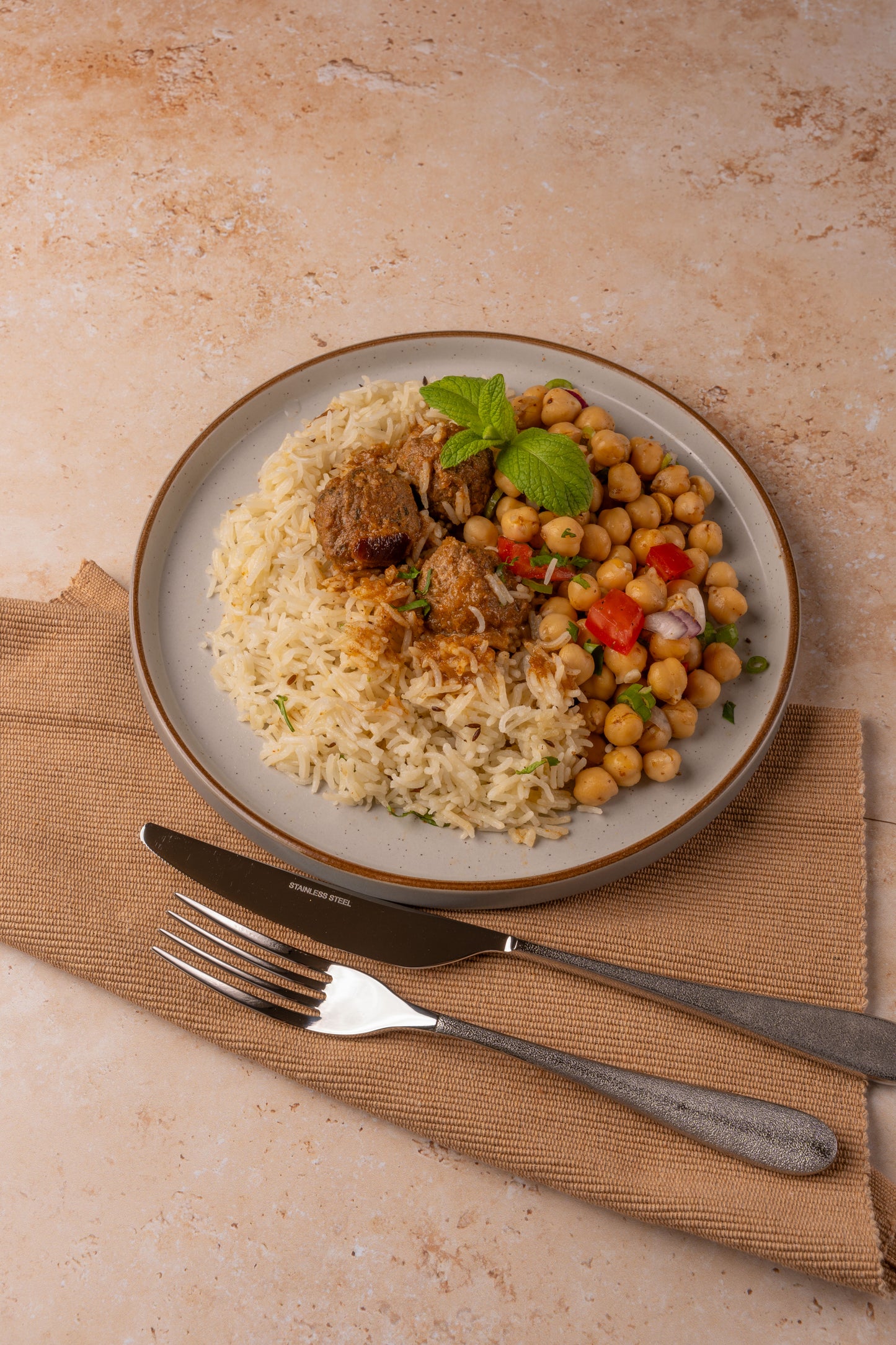 Grass Fed Lamb Kofta Curry Cooked Meal with Organic Flavoured Rice, Velvety Chickpeas & Extra Curry Sauce – Halal, Organic & Tayyib