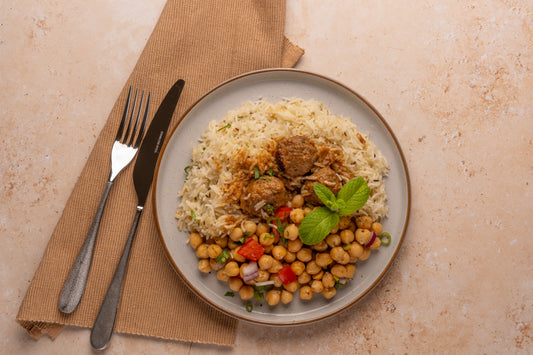 Grass Fed Lamb Kofta Curry Cooked Meal with Organic Flavoured Rice, Velvety Chickpeas & Extra Curry Sauce – Halal, Organic & Tayyib